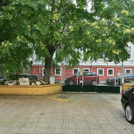 Central Flats With Free Parking Fast Wifi And Ac By Holiday Апартаменты *