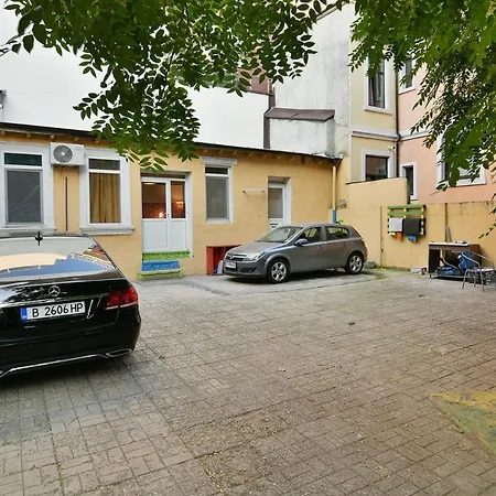 Central Flats With Free Parking Fast Wifi And Ac By Holiday Apartment *